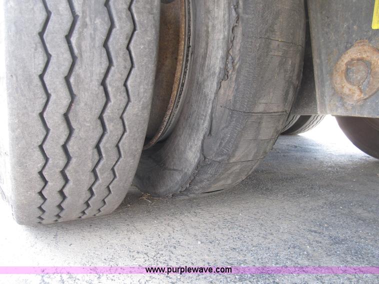 image for item B2845 2007 Ledwell Hydra-Tail 48' tilt bed trailer