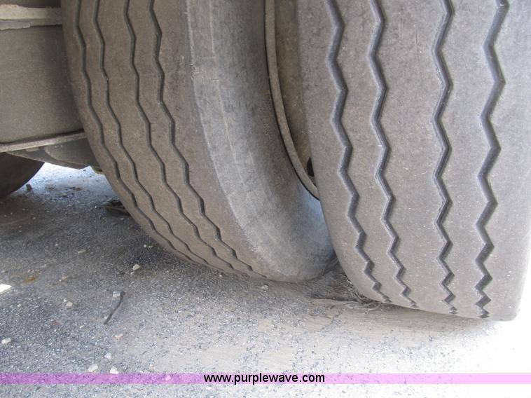 image for item B2845 2007 Ledwell Hydra-Tail 48' tilt bed trailer