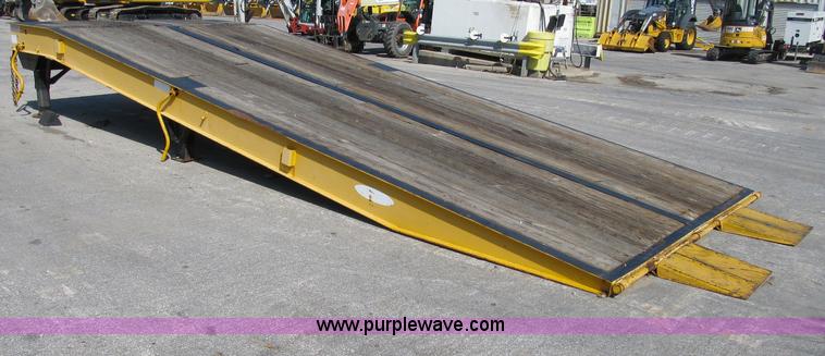 image for item B2846 2005 Ledwell LW25X120 portable loading dock