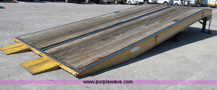 image for item B2846 2005 Ledwell LW25X120 portable loading dock