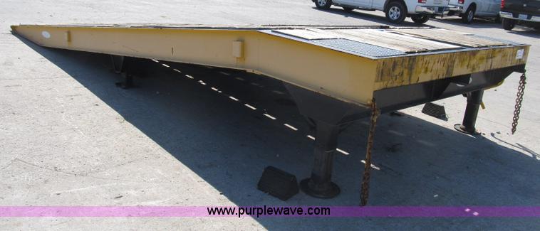 image for item B2846 2005 Ledwell LW25X120 portable loading dock