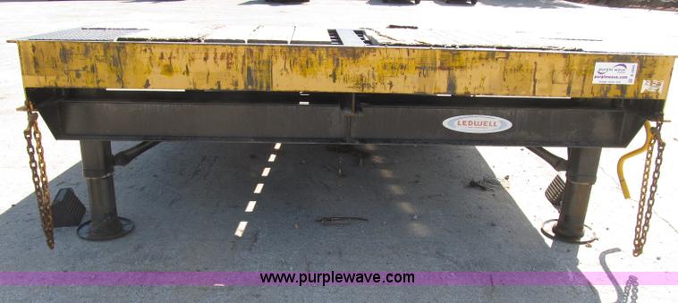 image for item B2846 2005 Ledwell LW25X120 portable loading dock
