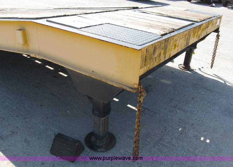 image for item B2846 2005 Ledwell LW25X120 portable loading dock