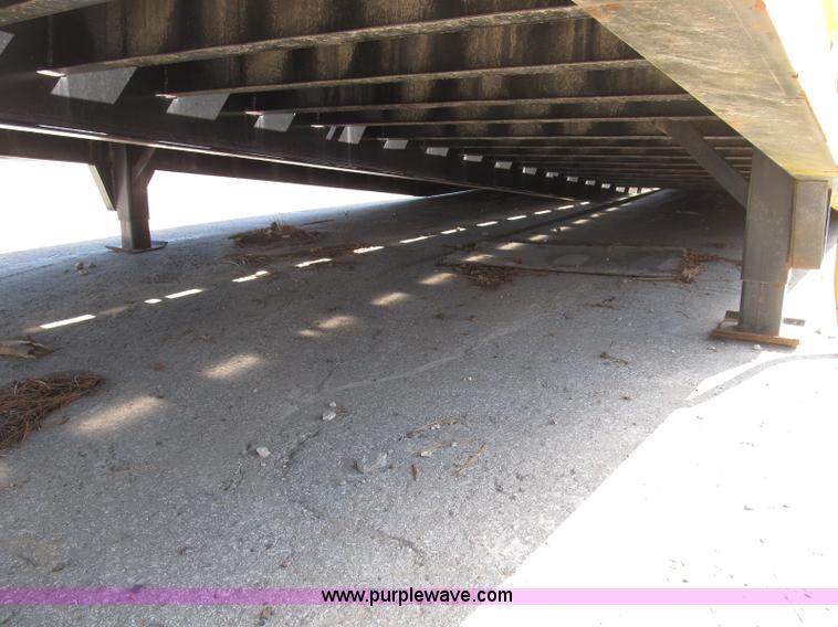 image for item B2846 2005 Ledwell LW25X120 portable loading dock