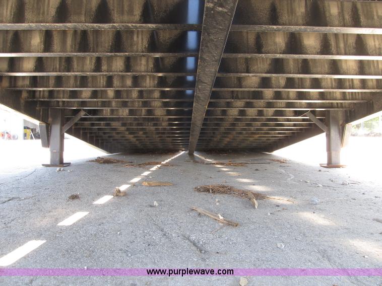 image for item B2846 2005 Ledwell LW25X120 portable loading dock