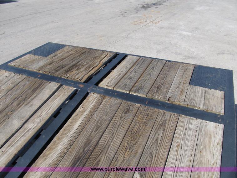 image for item B2846 2005 Ledwell LW25X120 portable loading dock