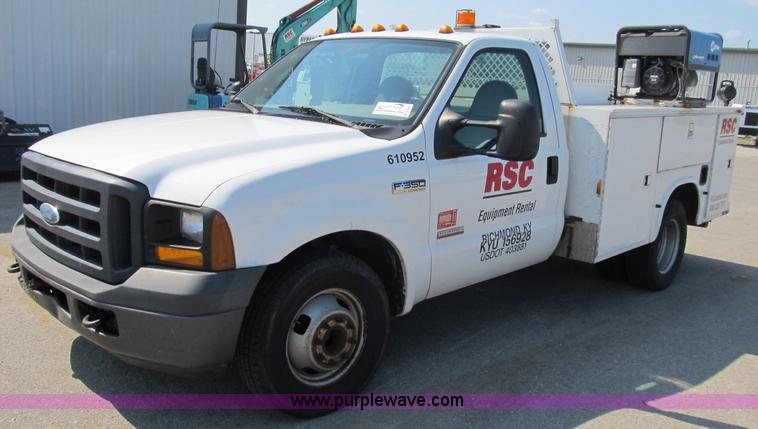 image for item B2851 2006 Ford F350 XL Super Duty service truck