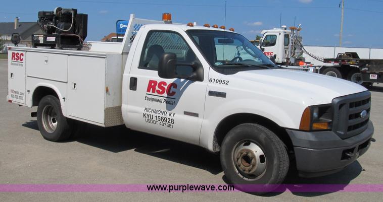 image for item B2851 2006 Ford F350 XL Super Duty service truck