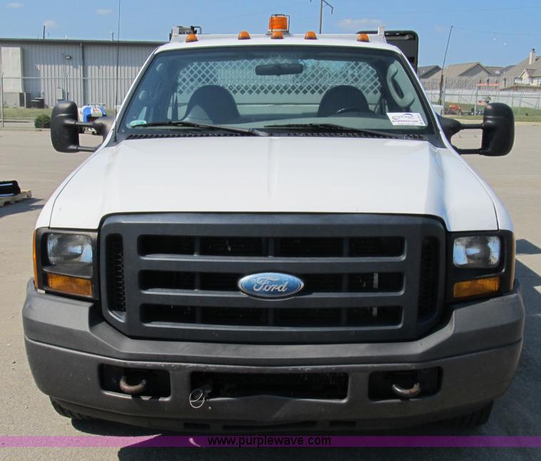 image for item B2851 2006 Ford F350 XL Super Duty service truck