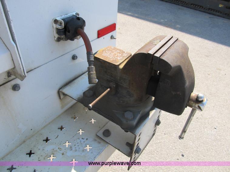 image for item B2851 2006 Ford F350 XL Super Duty service truck