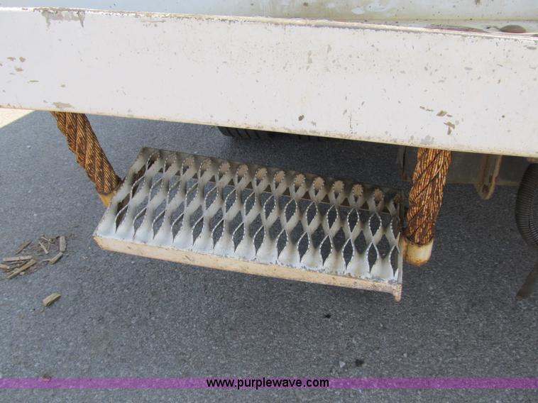 image for item B2851 2006 Ford F350 XL Super Duty service truck