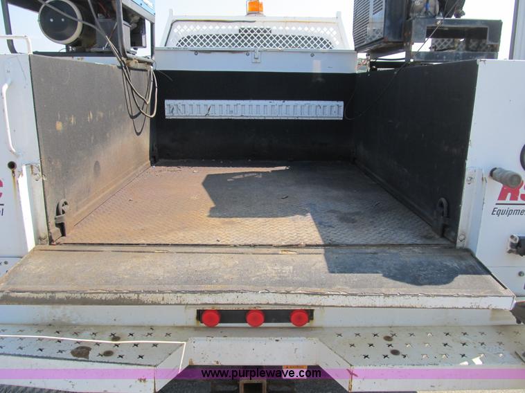 image for item B2851 2006 Ford F350 XL Super Duty service truck