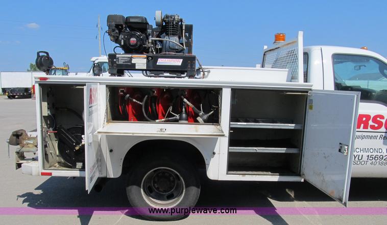 image for item B2851 2006 Ford F350 XL Super Duty service truck