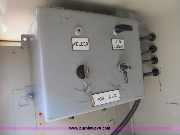 image for item B2851 2006 Ford F350 XL Super Duty service truck