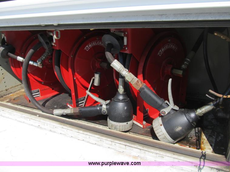 image for item B2851 2006 Ford F350 XL Super Duty service truck