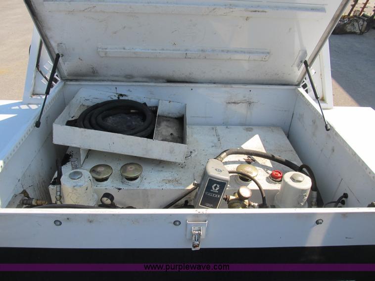 image for item B2851 2006 Ford F350 XL Super Duty service truck