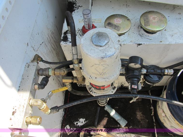 image for item B2851 2006 Ford F350 XL Super Duty service truck