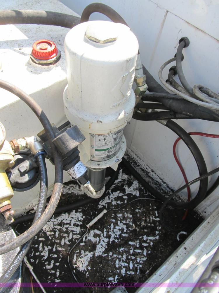 image for item B2851 2006 Ford F350 XL Super Duty service truck