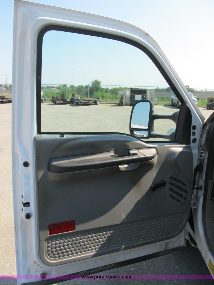 image for item B2851 2006 Ford F350 XL Super Duty service truck