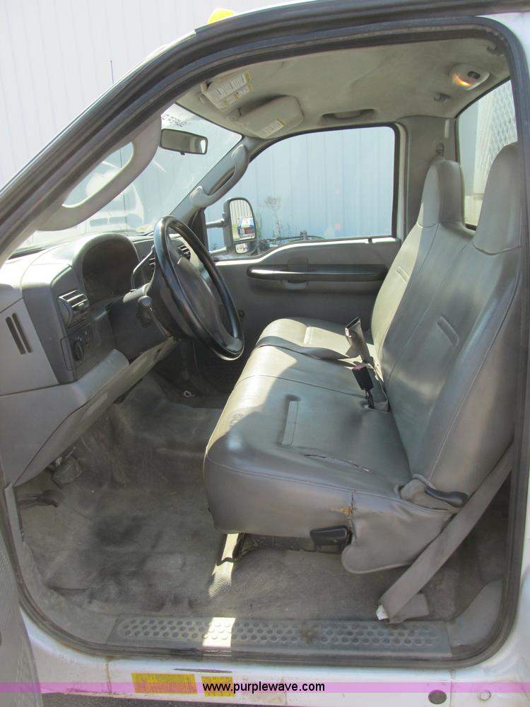 image for item B2851 2006 Ford F350 XL Super Duty service truck