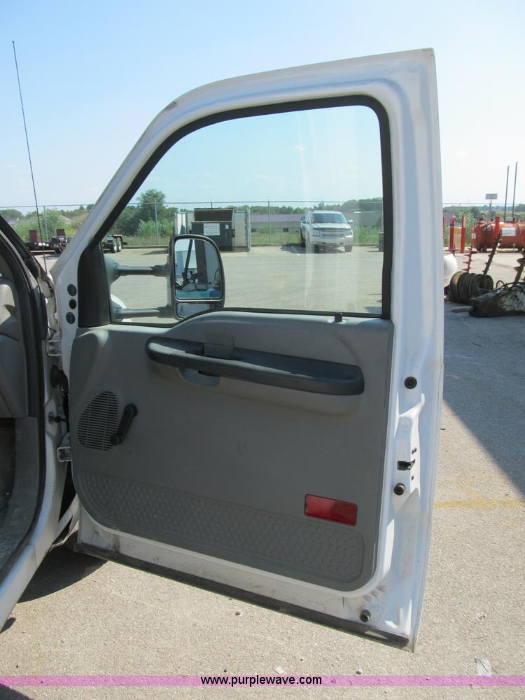 image for item B2851 2006 Ford F350 XL Super Duty service truck