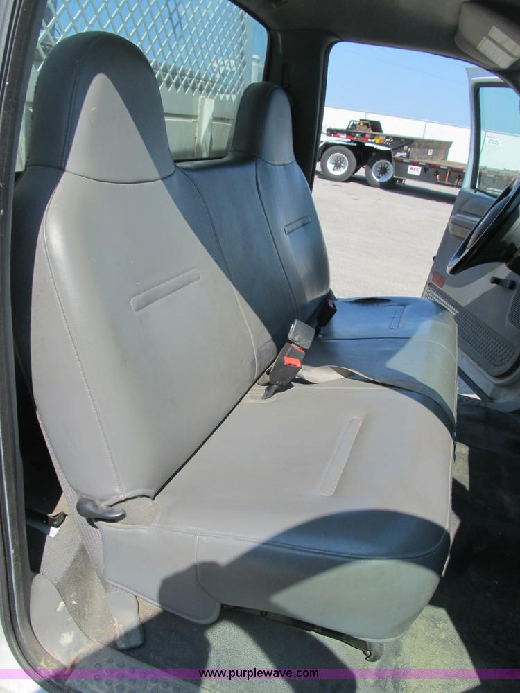 image for item B2851 2006 Ford F350 XL Super Duty service truck