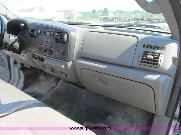 image for item B2851 2006 Ford F350 XL Super Duty service truck