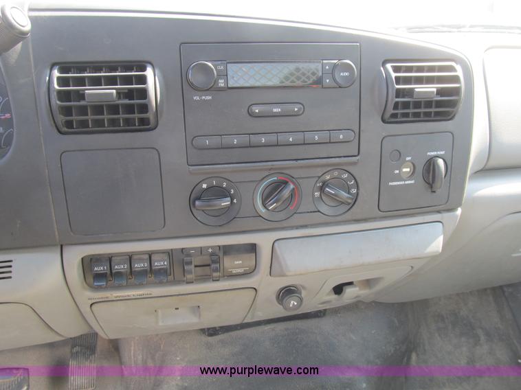 image for item B2851 2006 Ford F350 XL Super Duty service truck