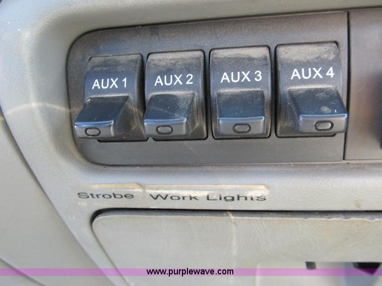 image for item B2851 2006 Ford F350 XL Super Duty service truck