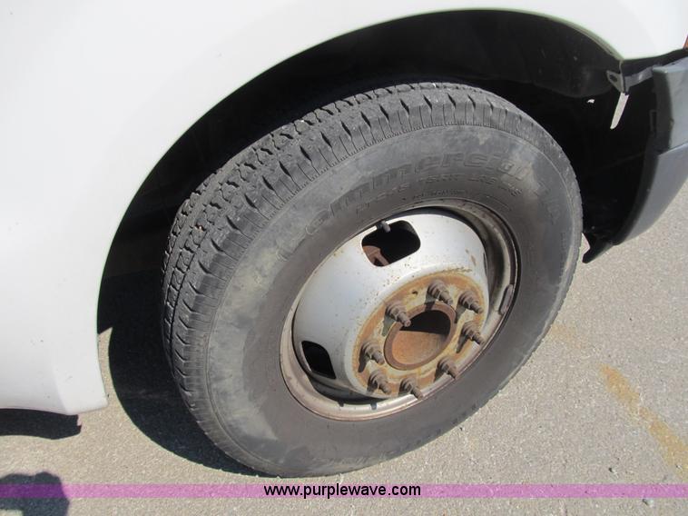image for item B2851 2006 Ford F350 XL Super Duty service truck