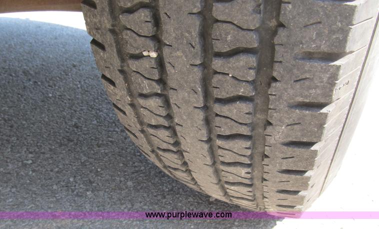 image for item B2851 2006 Ford F350 XL Super Duty service truck