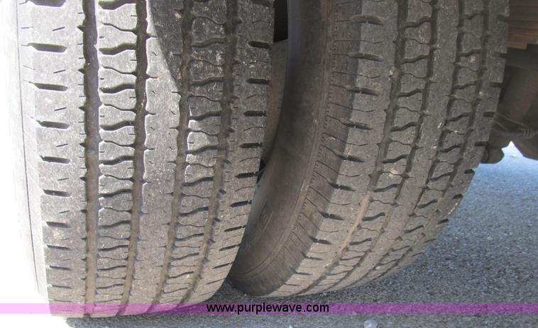 image for item B2851 2006 Ford F350 XL Super Duty service truck