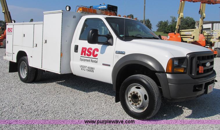 image for item B2852 2005 Ford F550 XL Super Duty service truck