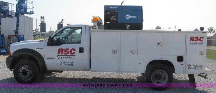 image for item B2852 2005 Ford F550 XL Super Duty service truck