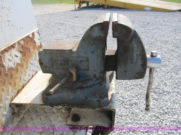 image for item B2852 2005 Ford F550 XL Super Duty service truck