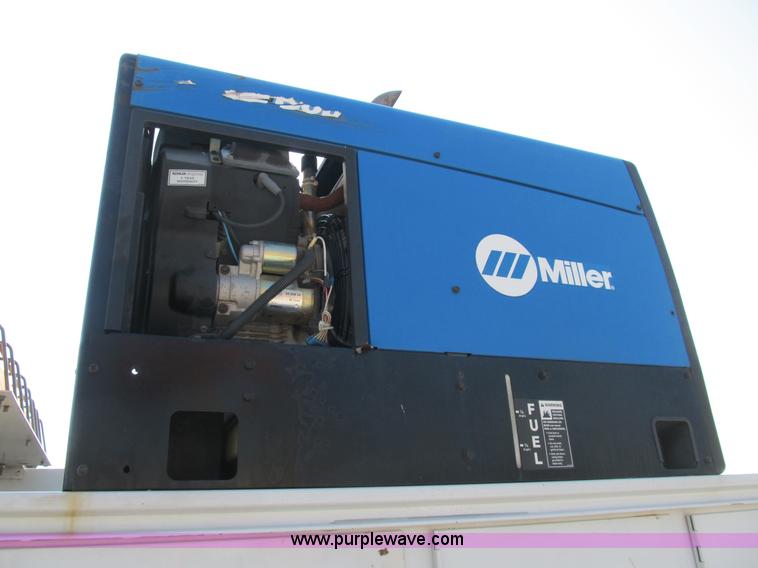 image for item B2852 2005 Ford F550 XL Super Duty service truck