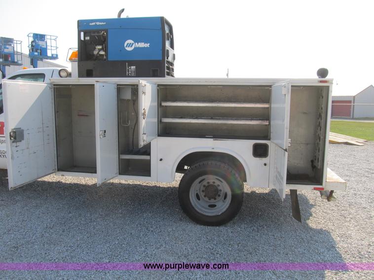 image for item B2852 2005 Ford F550 XL Super Duty service truck