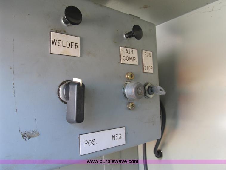 image for item B2852 2005 Ford F550 XL Super Duty service truck