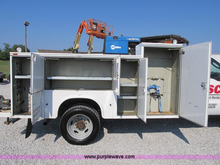 image for item B2852 2005 Ford F550 XL Super Duty service truck