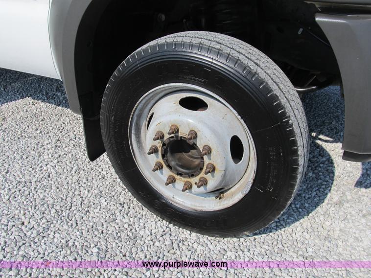 image for item B2852 2005 Ford F550 XL Super Duty service truck