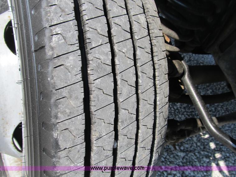 image for item B2852 2005 Ford F550 XL Super Duty service truck