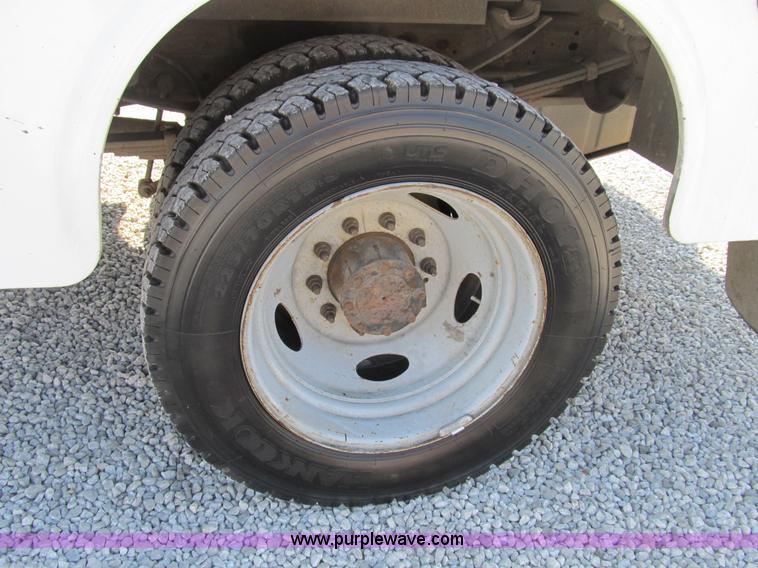 image for item B2852 2005 Ford F550 XL Super Duty service truck