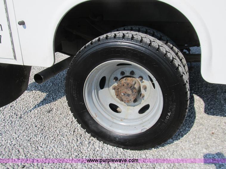 image for item B2852 2005 Ford F550 XL Super Duty service truck