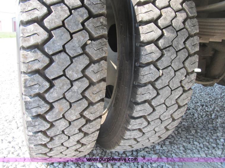 image for item B2852 2005 Ford F550 XL Super Duty service truck