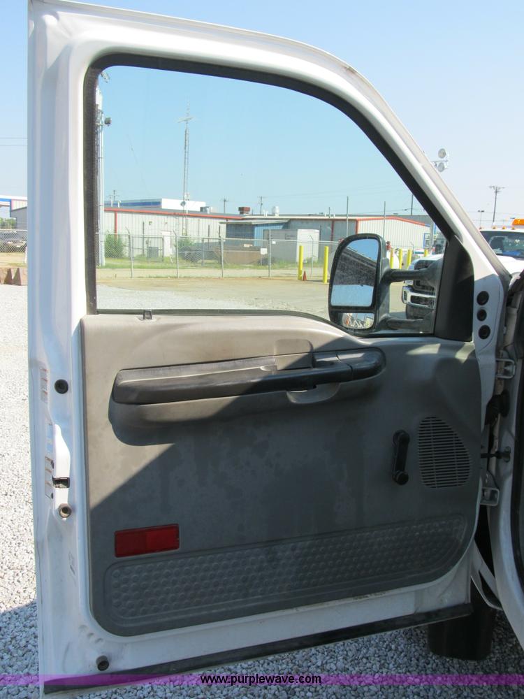 image for item B2852 2005 Ford F550 XL Super Duty service truck
