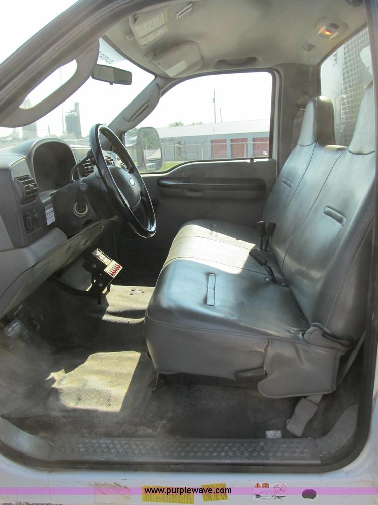 image for item B2852 2005 Ford F550 XL Super Duty service truck