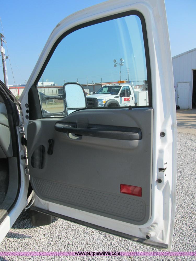 image for item B2852 2005 Ford F550 XL Super Duty service truck