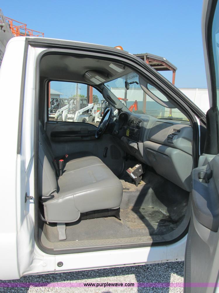 image for item B2852 2005 Ford F550 XL Super Duty service truck