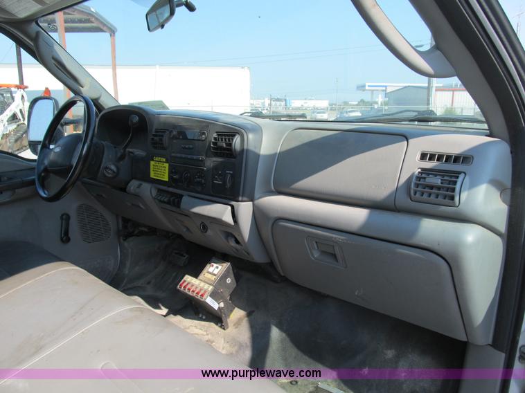 image for item B2852 2005 Ford F550 XL Super Duty service truck