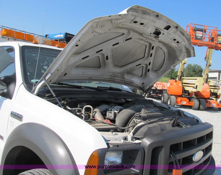 image for item B2852 2005 Ford F550 XL Super Duty service truck